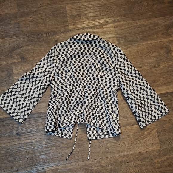 Peck & Peck Collection Black and White Eyelet Tie-Front Jacket. - Picture 11 of 12